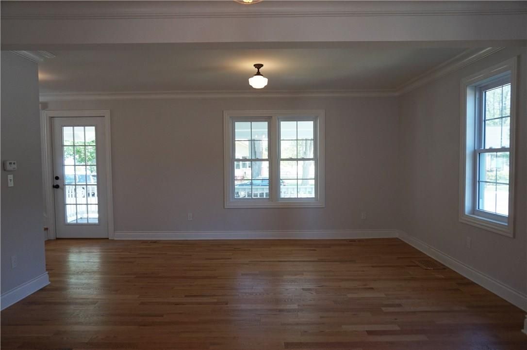 203 CURRY Avenue