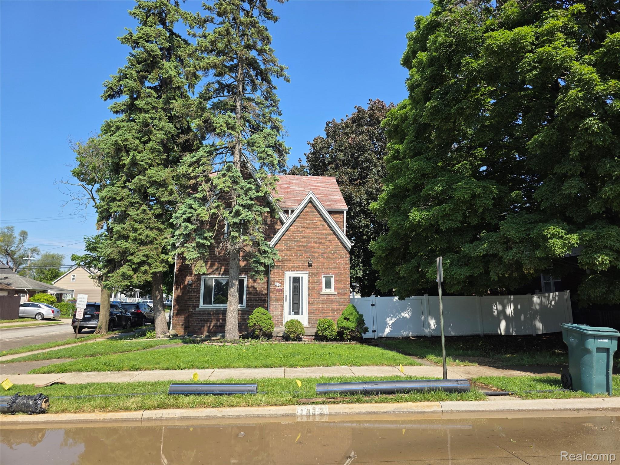 1332 Fort Park Boulevard