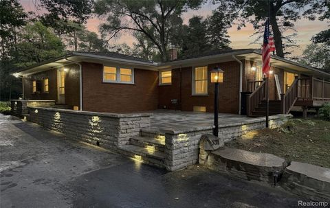 531 Oxbow Lake Road White Lake Charter Township MI 48386