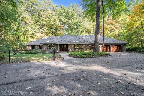 4352 Fenton Road Hartland Township MI 48353