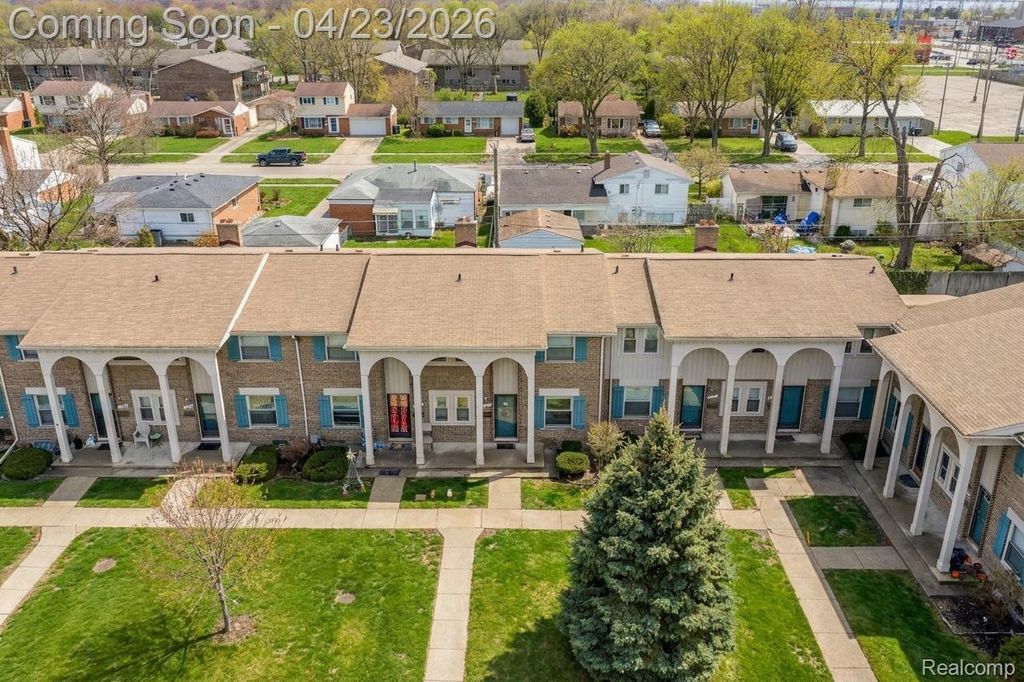 Photo of 8114 Clay Court, Sterling Heights City, MI 48313 (MLS # 20261027597)