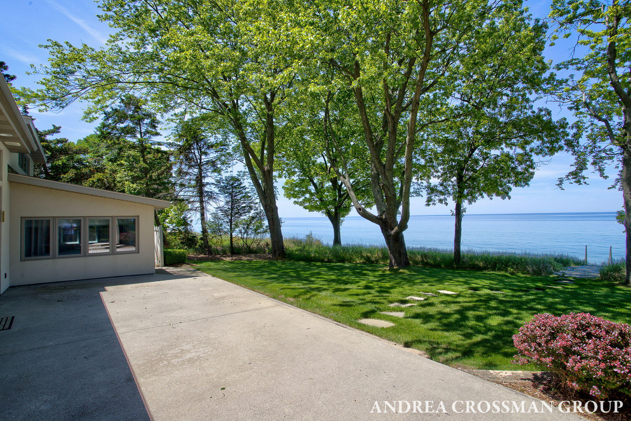 6129 Lakeshore Avenue
