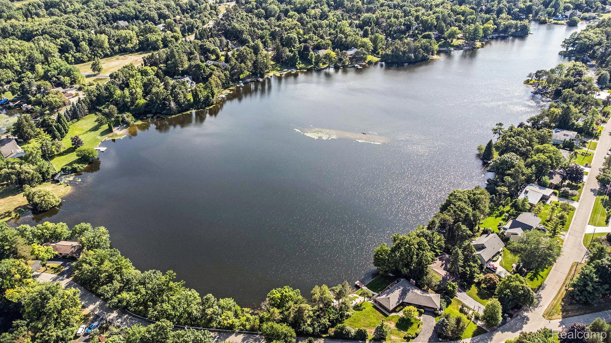 Lake Orion Village, Michigan 48362, United States, 4 Bedrooms Bedrooms, ,4 BathroomsBathrooms,Residential,Active,195351