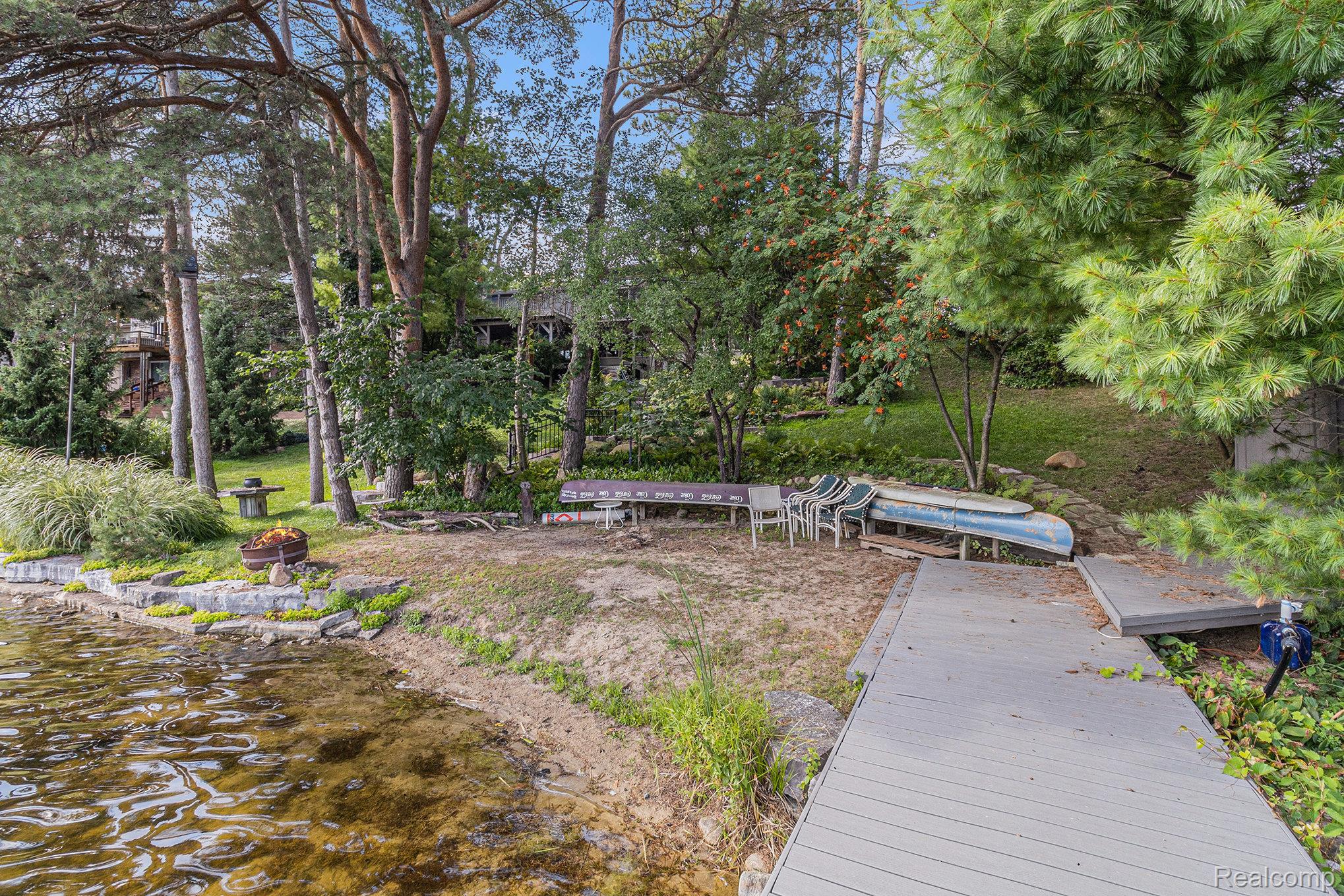 Lake Orion Village, Michigan 48362, United States, 4 Bedrooms Bedrooms, ,4 BathroomsBathrooms,Residential,Active,195351