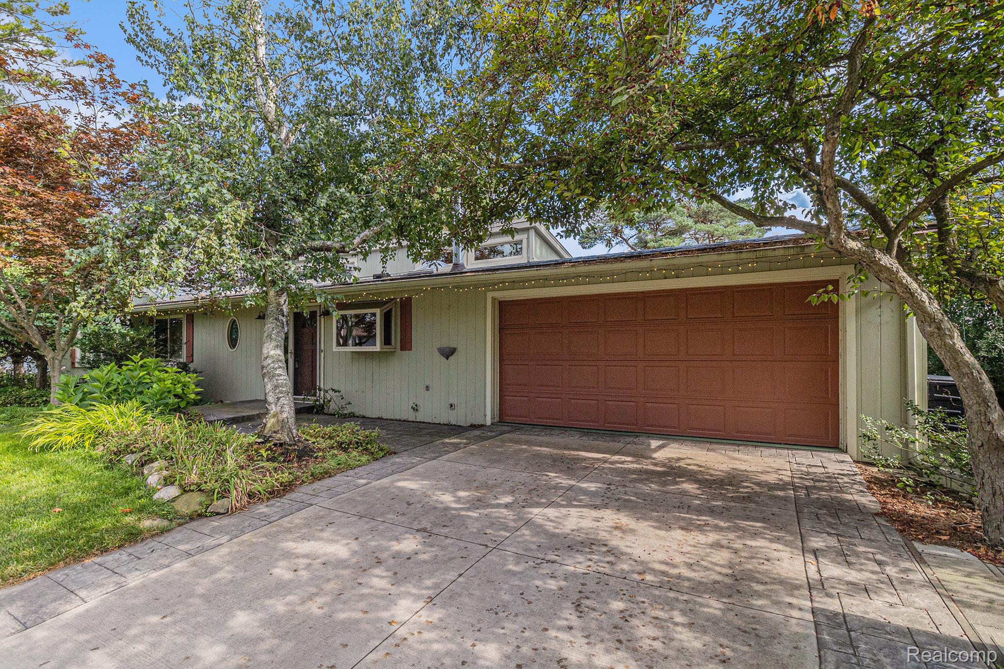 Lake Orion Village, Michigan 48362, United States, 4 Bedrooms Bedrooms, ,4 BathroomsBathrooms,Residential,Active,195351