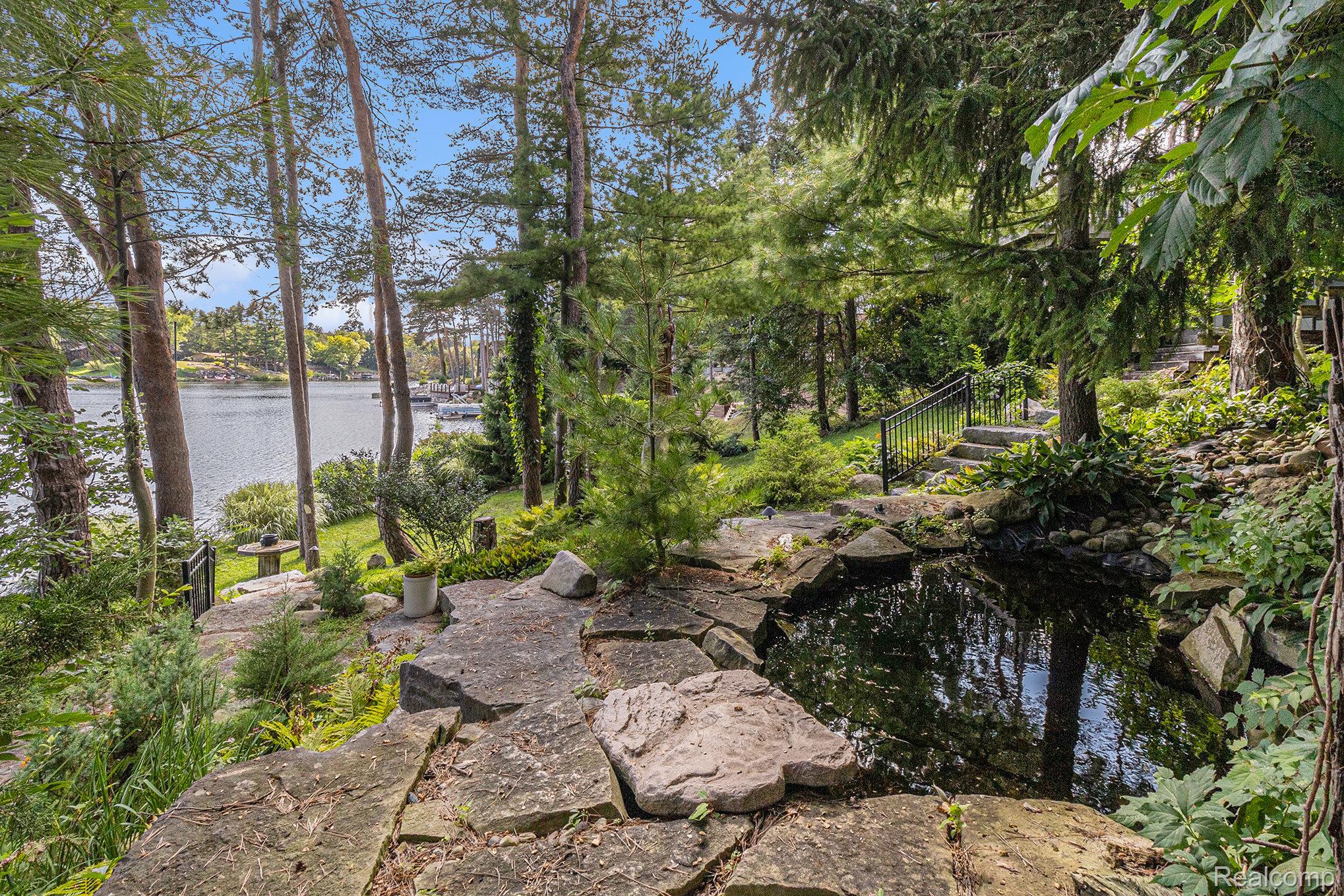 Lake Orion Village, Michigan 48362, United States, 4 Bedrooms Bedrooms, ,4 BathroomsBathrooms,Residential,Active,195351