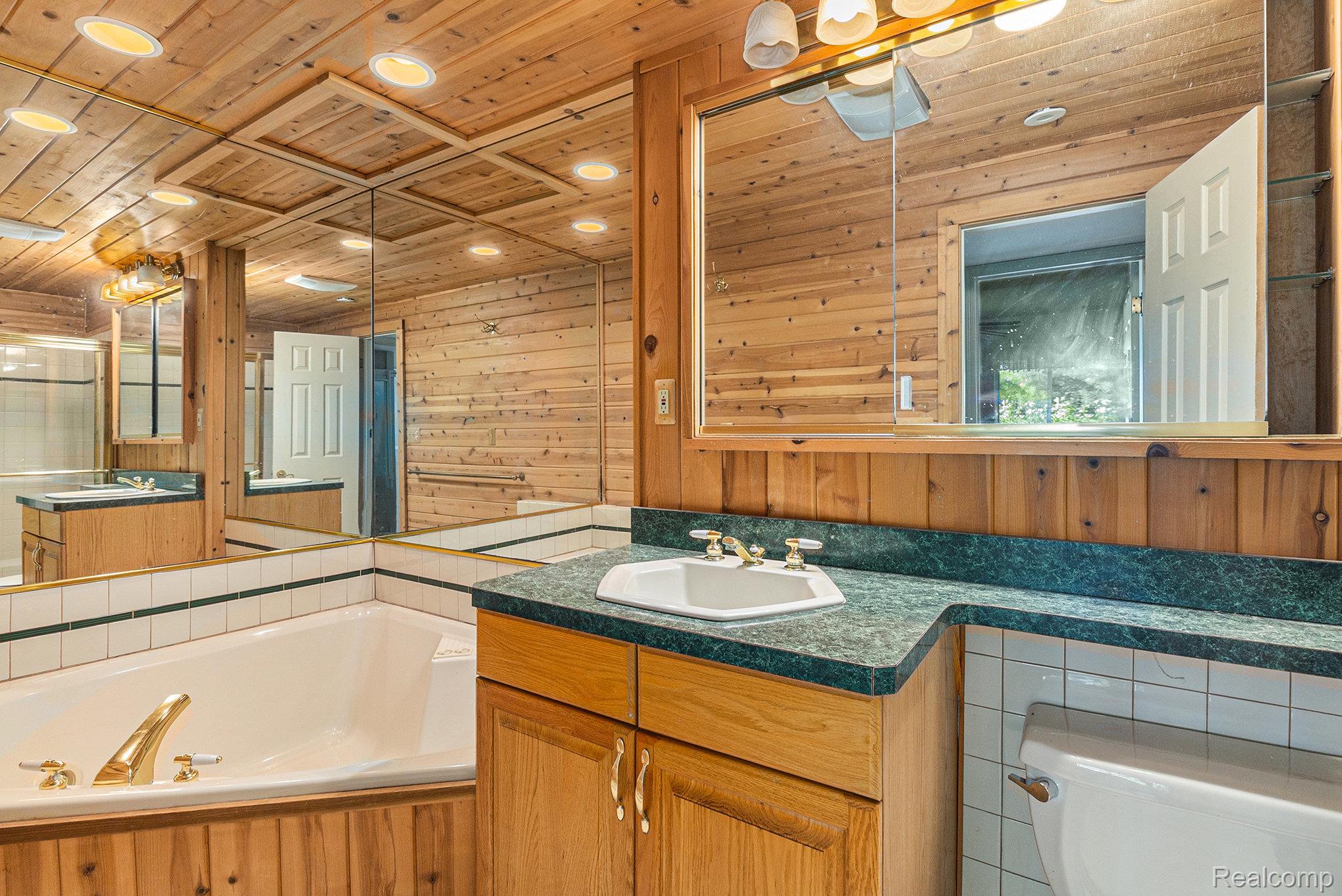 Lake Orion Village, Michigan 48362, United States, 4 Bedrooms Bedrooms, ,4 BathroomsBathrooms,Residential,Active,195351