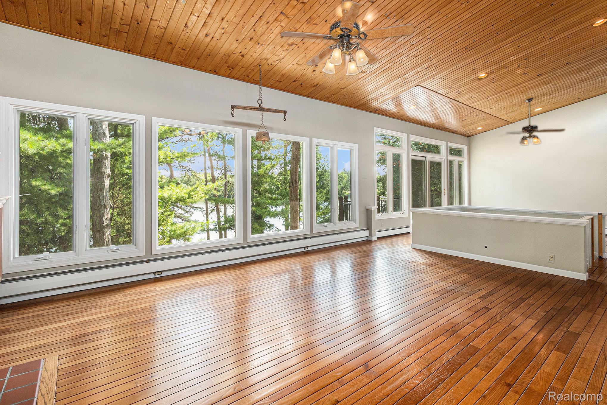 Lake Orion Village, Michigan 48362, United States, 4 Bedrooms Bedrooms, ,4 BathroomsBathrooms,Residential,Active,195351