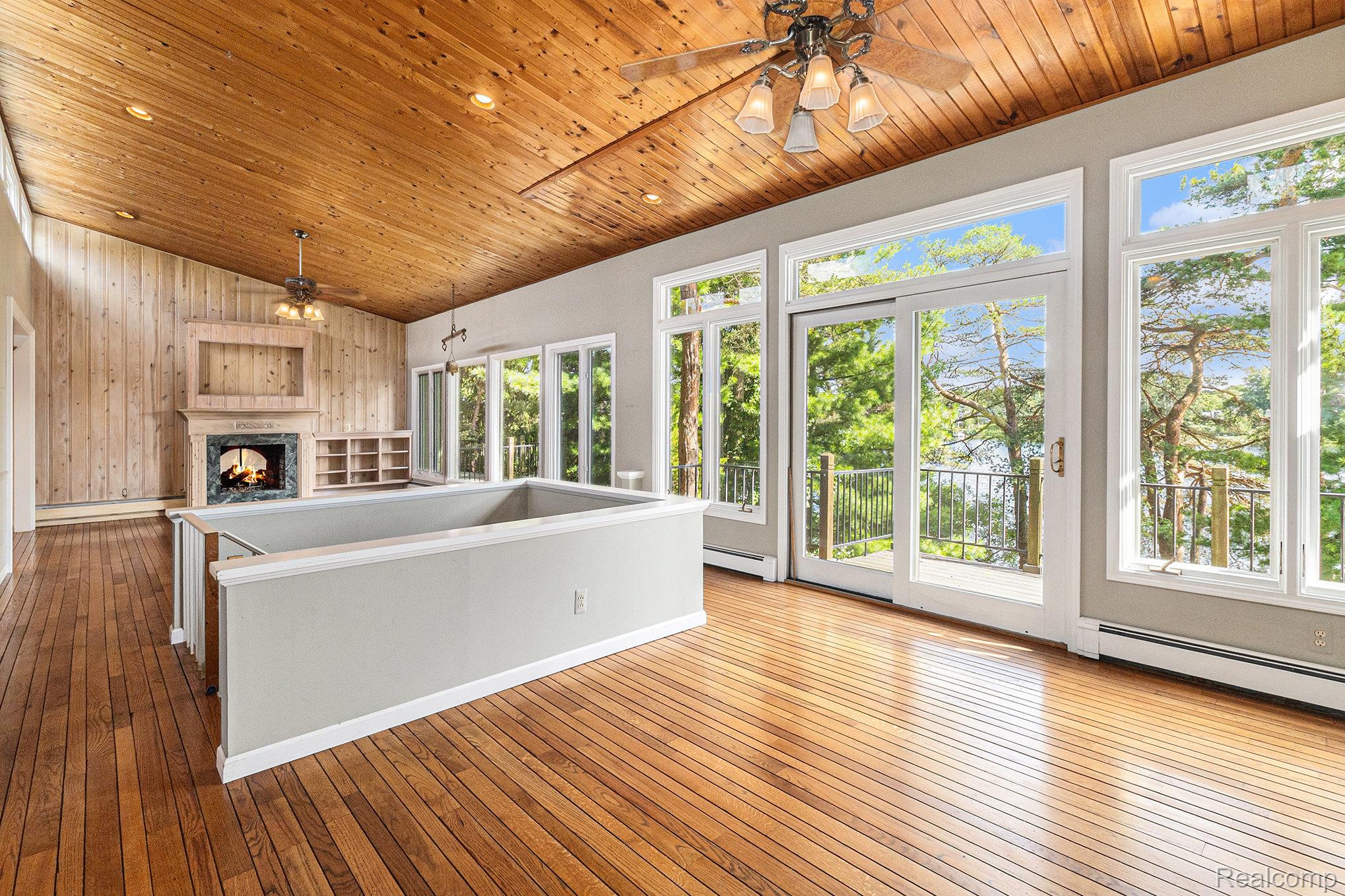 Lake Orion Village, Michigan 48362, United States, 4 Bedrooms Bedrooms, ,4 BathroomsBathrooms,Residential,Active,195351