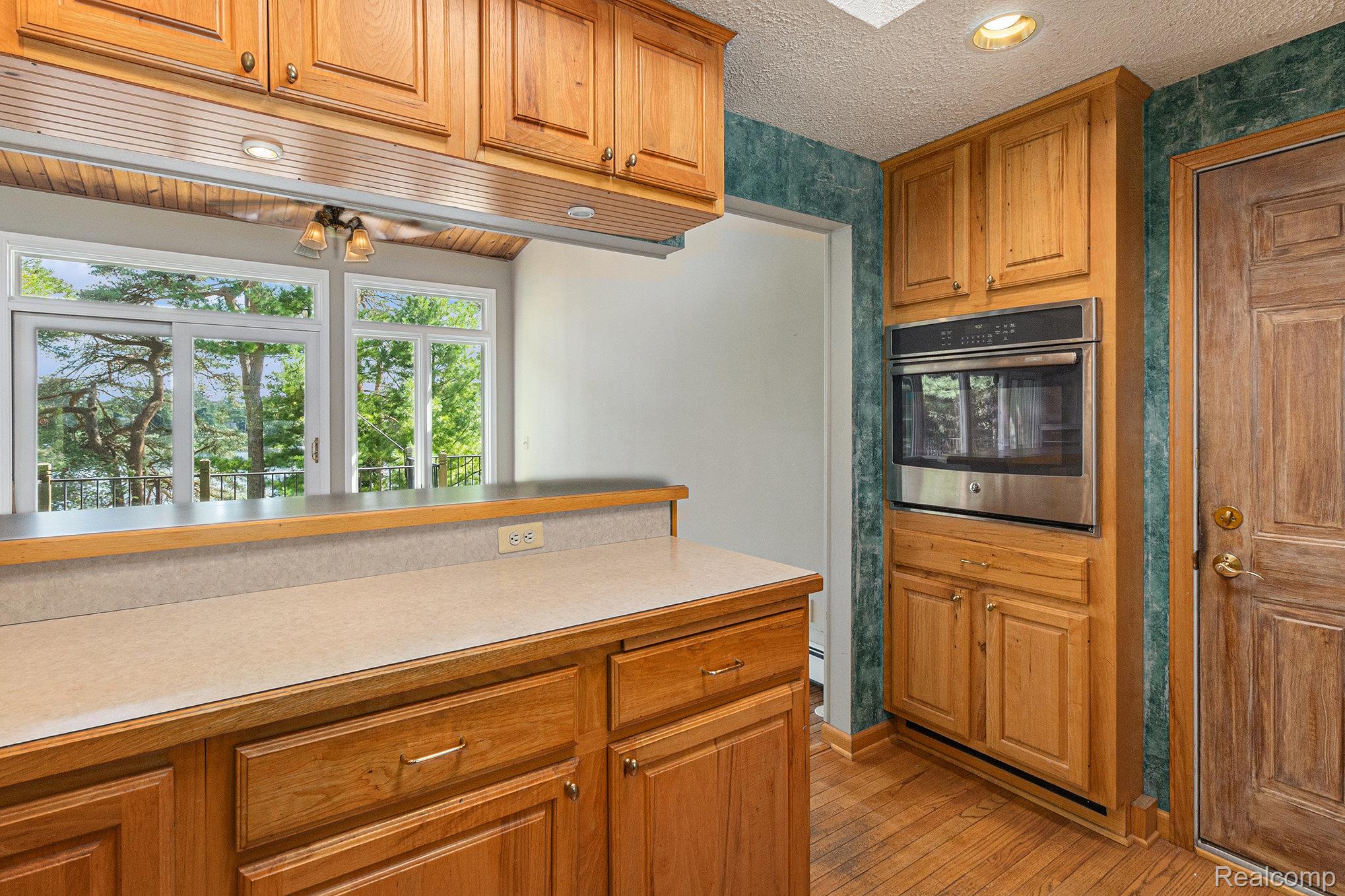 Lake Orion Village, Michigan 48362, United States, 4 Bedrooms Bedrooms, ,4 BathroomsBathrooms,Residential,Active,195351