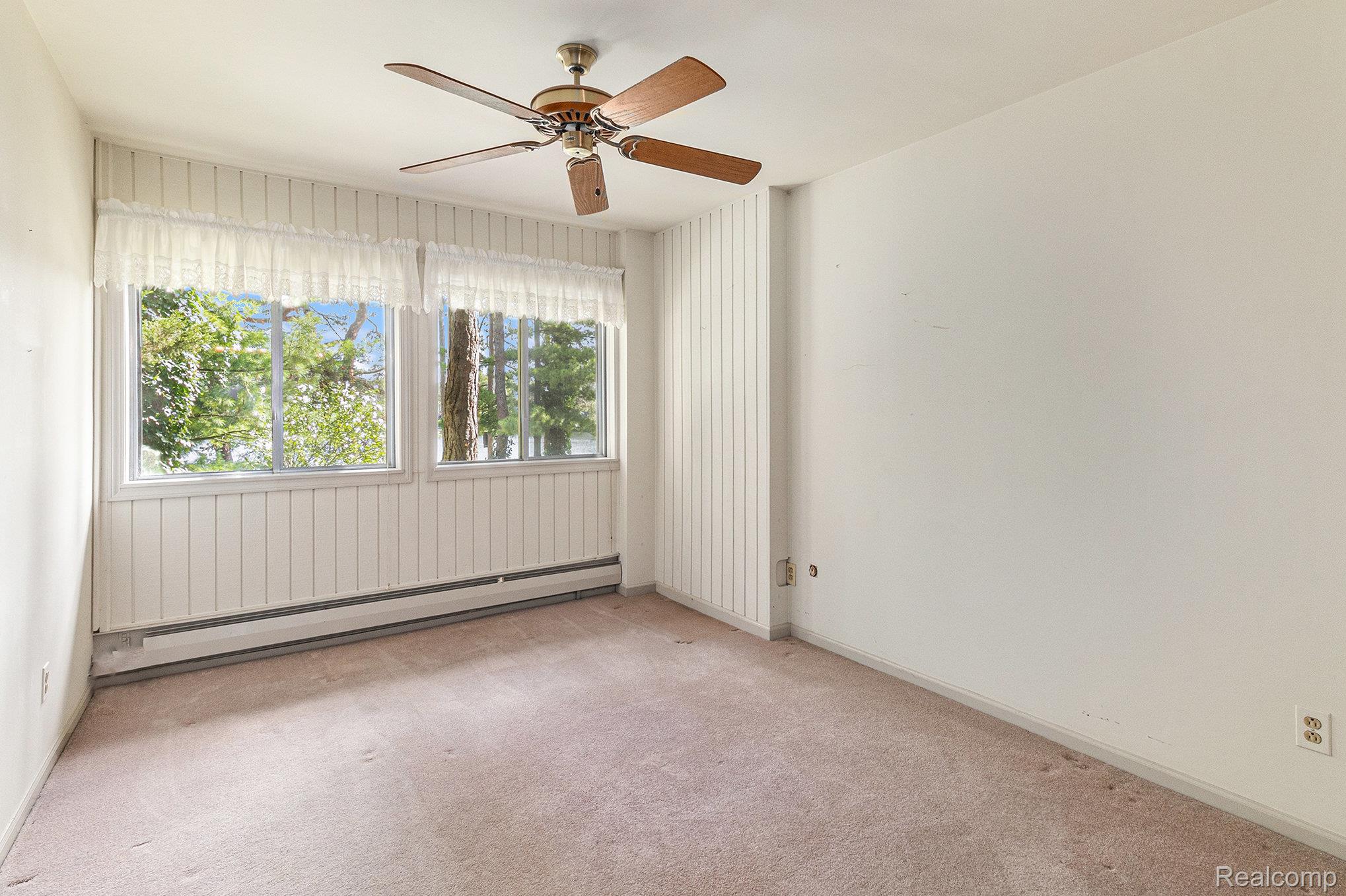 Lake Orion Village, Michigan 48362, United States, 4 Bedrooms Bedrooms, ,4 BathroomsBathrooms,Residential,Active,195351