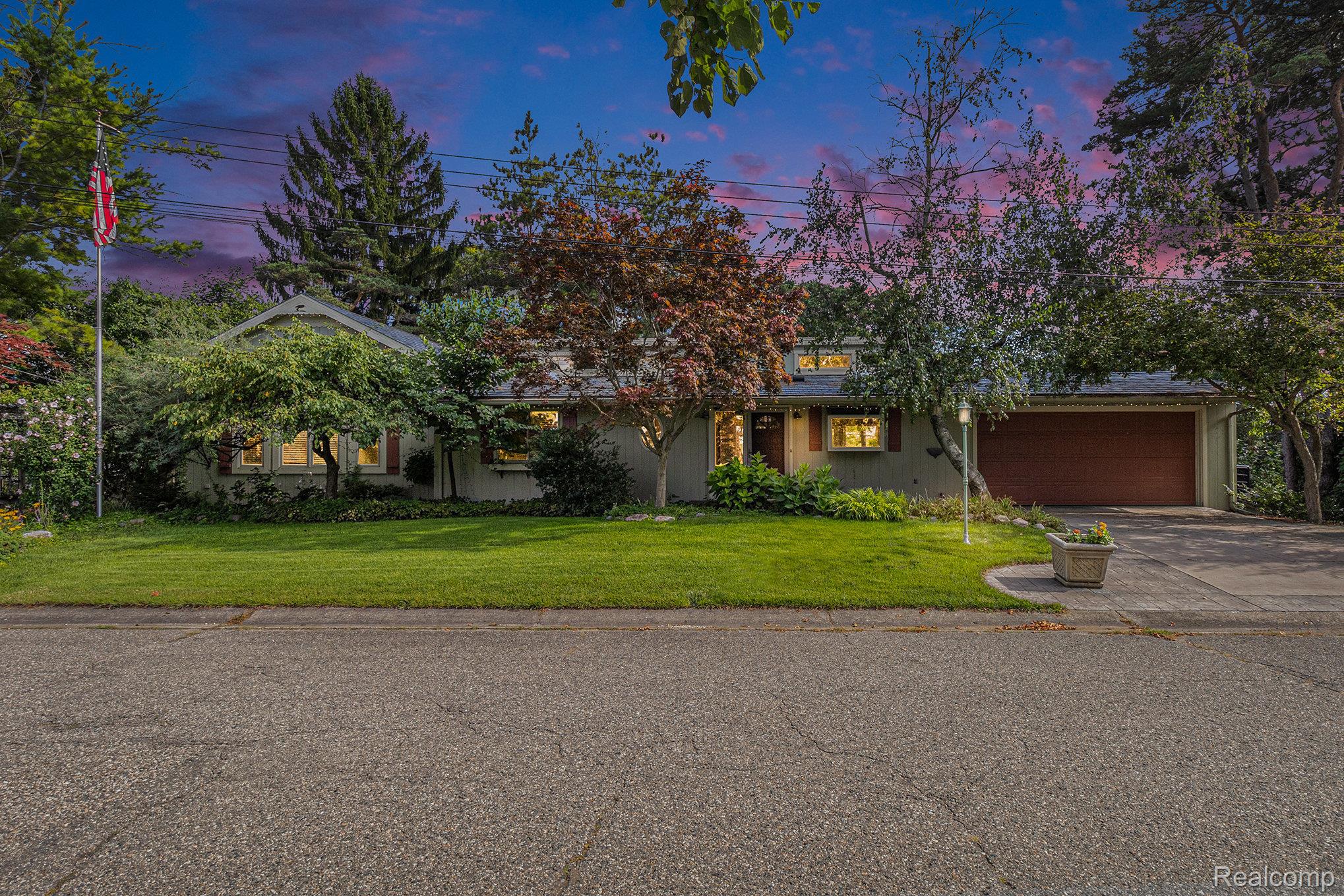 Lake Orion Village, Michigan 48362, United States, 4 Bedrooms Bedrooms, ,4 BathroomsBathrooms,Residential,Active,195351