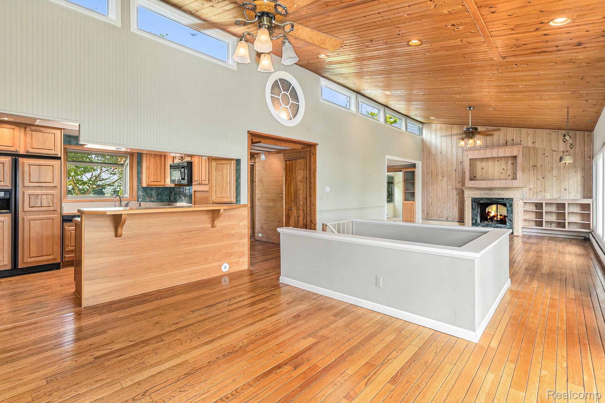 Lake Orion Village, Michigan 48362, United States, 4 Bedrooms Bedrooms, ,4 BathroomsBathrooms,Residential,Active,195351