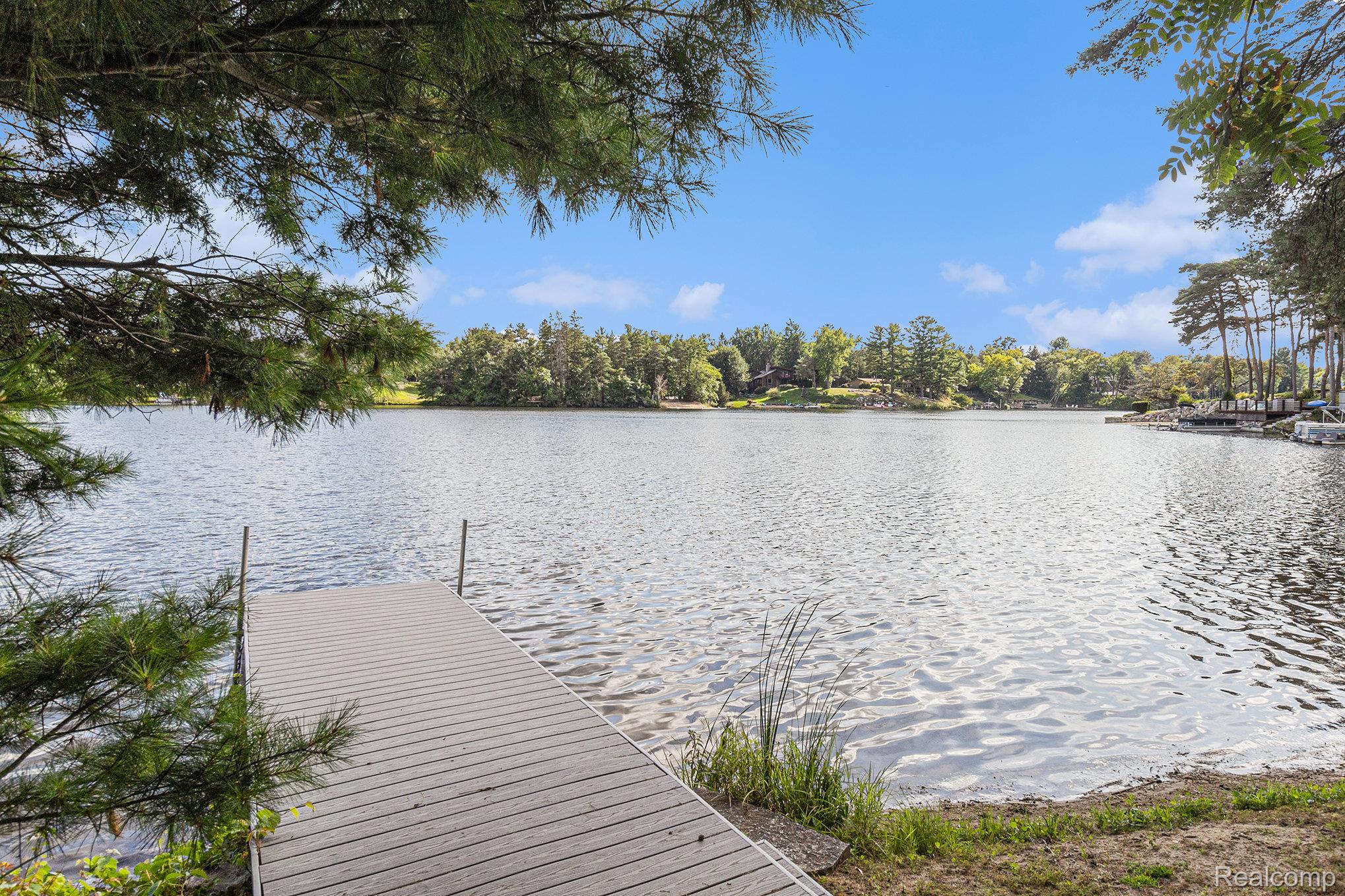 Lake Orion Village, Michigan 48362, United States, 4 Bedrooms Bedrooms, ,4 BathroomsBathrooms,Residential,Active,195351