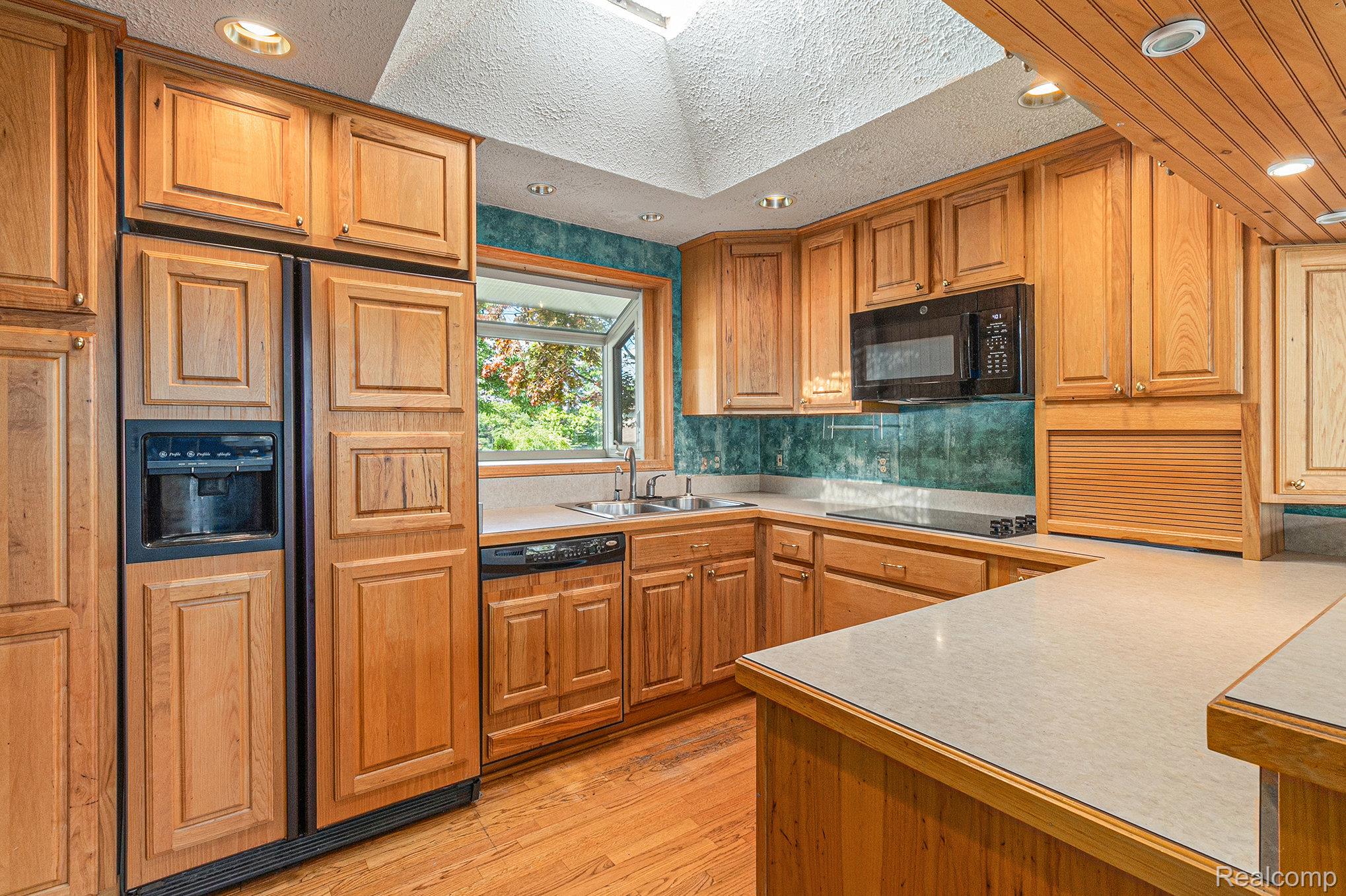 Lake Orion Village, Michigan 48362, United States, 4 Bedrooms Bedrooms, ,4 BathroomsBathrooms,Residential,Active,195351