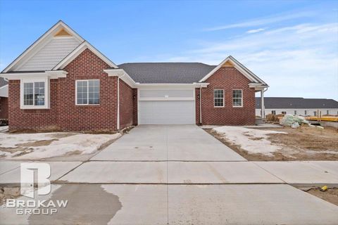 1423 Luxington Street Lapeer City MI 48446