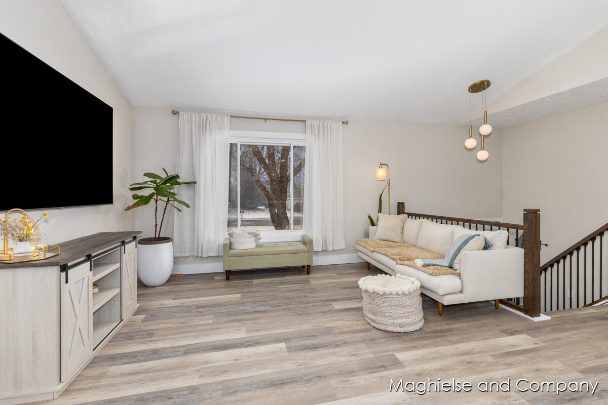 6165 Arroyo Vista Drive NE