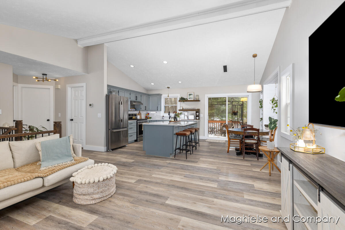 6165 Arroyo Vista Drive NE