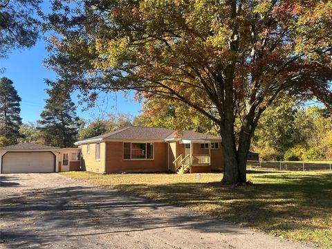 305 Angle Road Lapeer City MI 48446