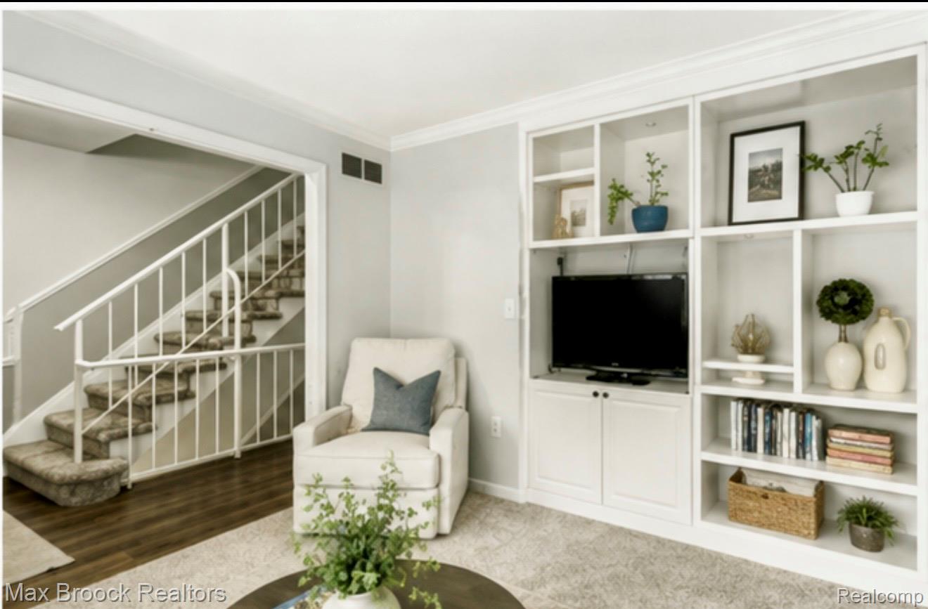 1928 S Wickham W