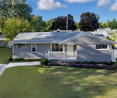 2075 Gulliver Drive Troy City MI 48085