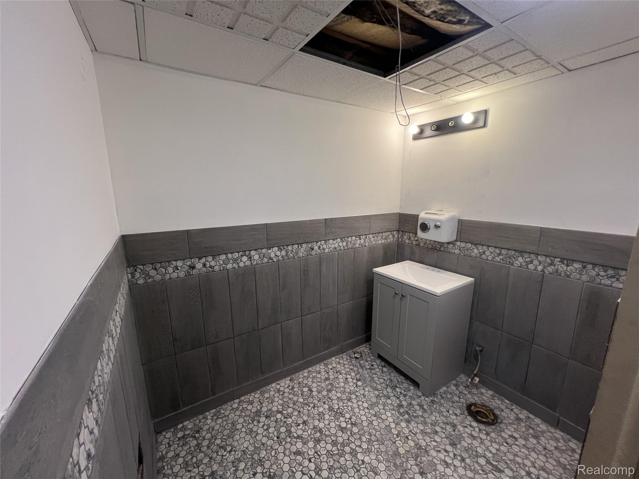 3417 W Ridgeway Avenue