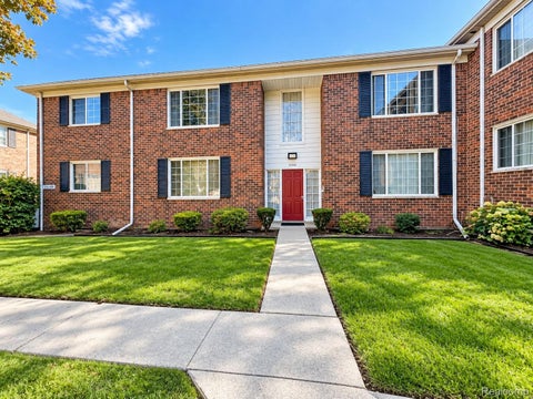 Photo of 25308 Shiawassee Circle, Southfield City, MI 48033 (MLS # 20261080437)