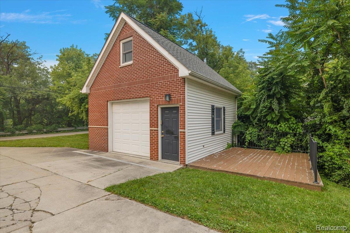 869 Central Drive