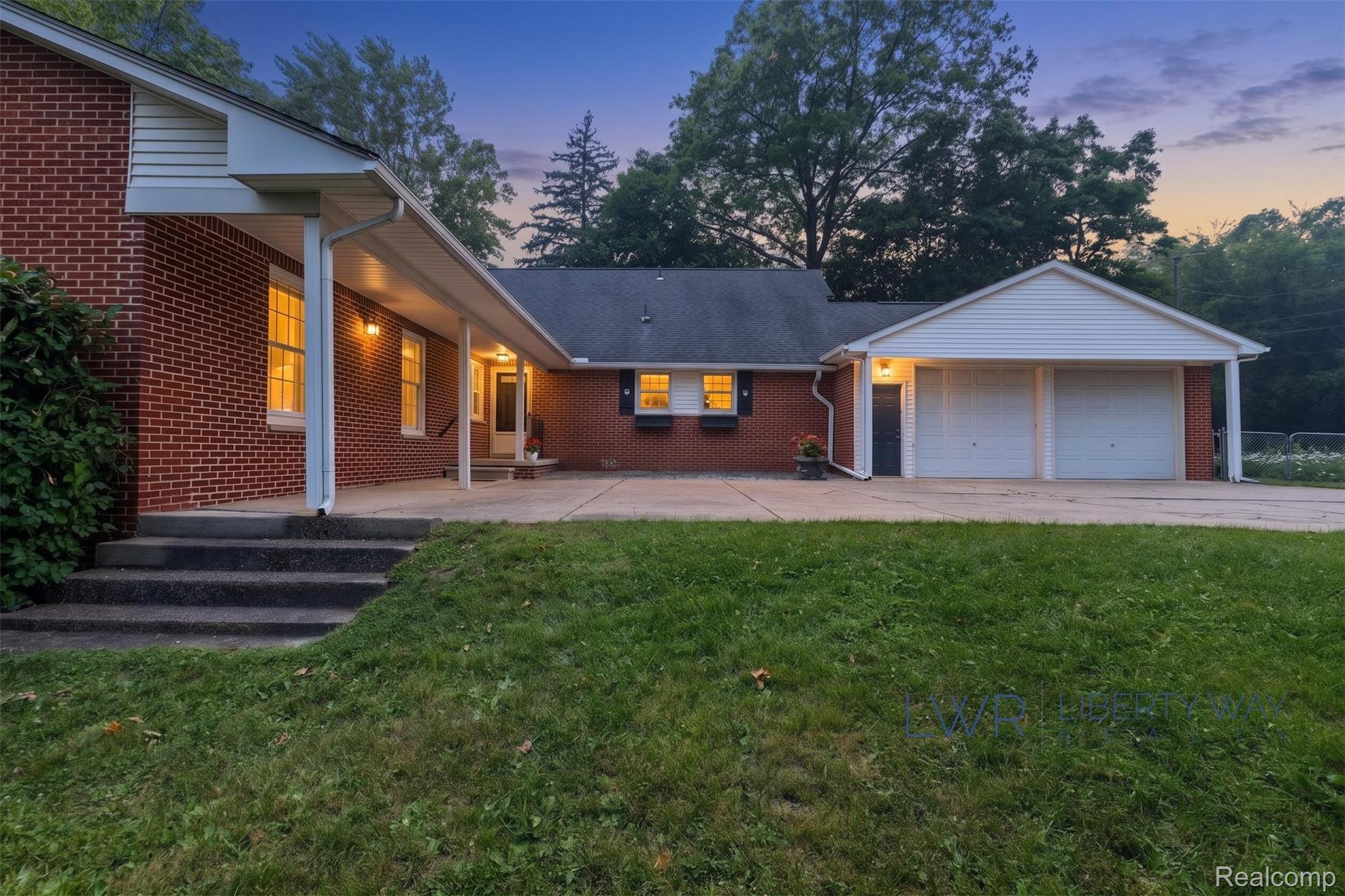 869 Central Drive