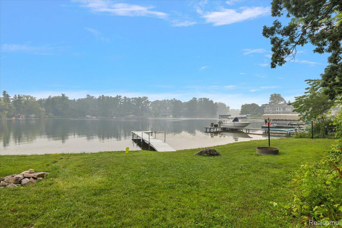 869 Central Drive