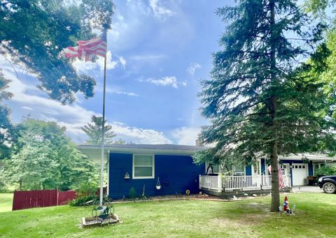 1806 Barr Street Hillsdale City MI 49242