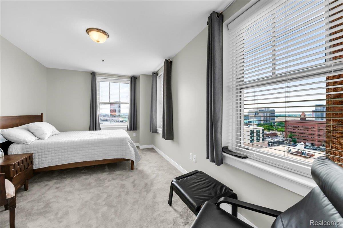 525 W LAFAYETTE Boulevard 11D