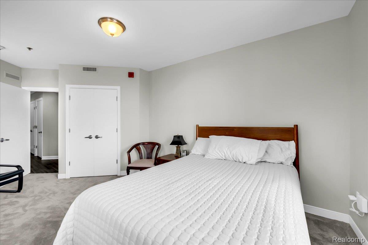 525 W LAFAYETTE Boulevard 11D