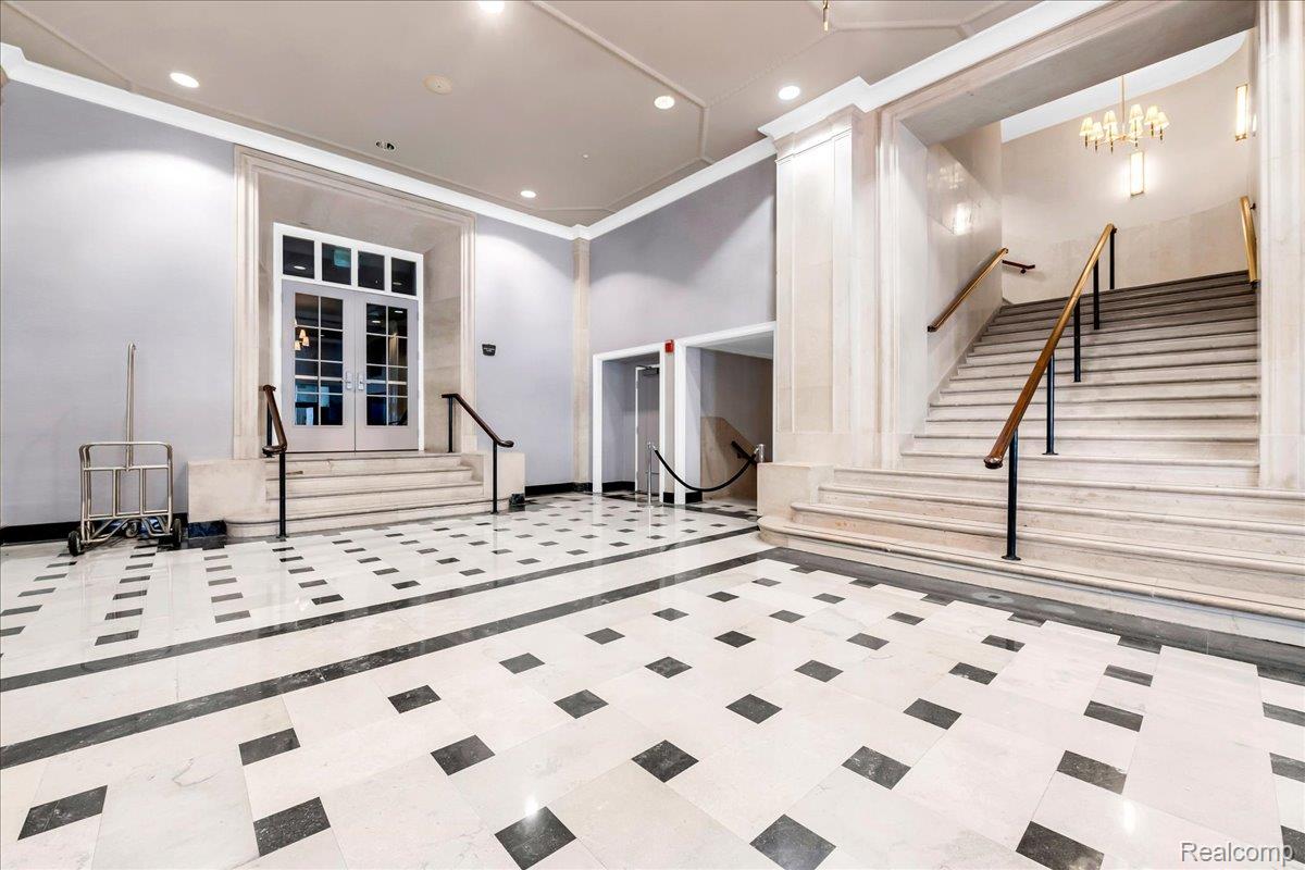525 W LAFAYETTE Boulevard 11D