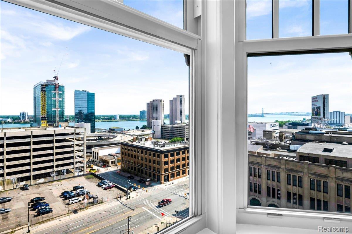 525 W LAFAYETTE Boulevard 11D