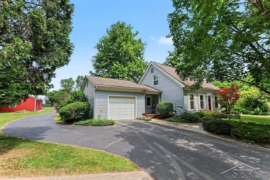 5975 Hollow Corners Road