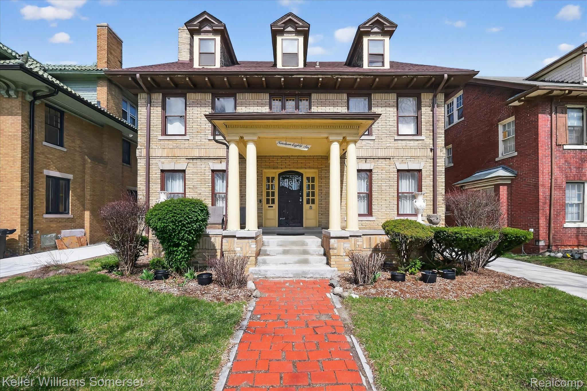 1986 W Boston Boulevard