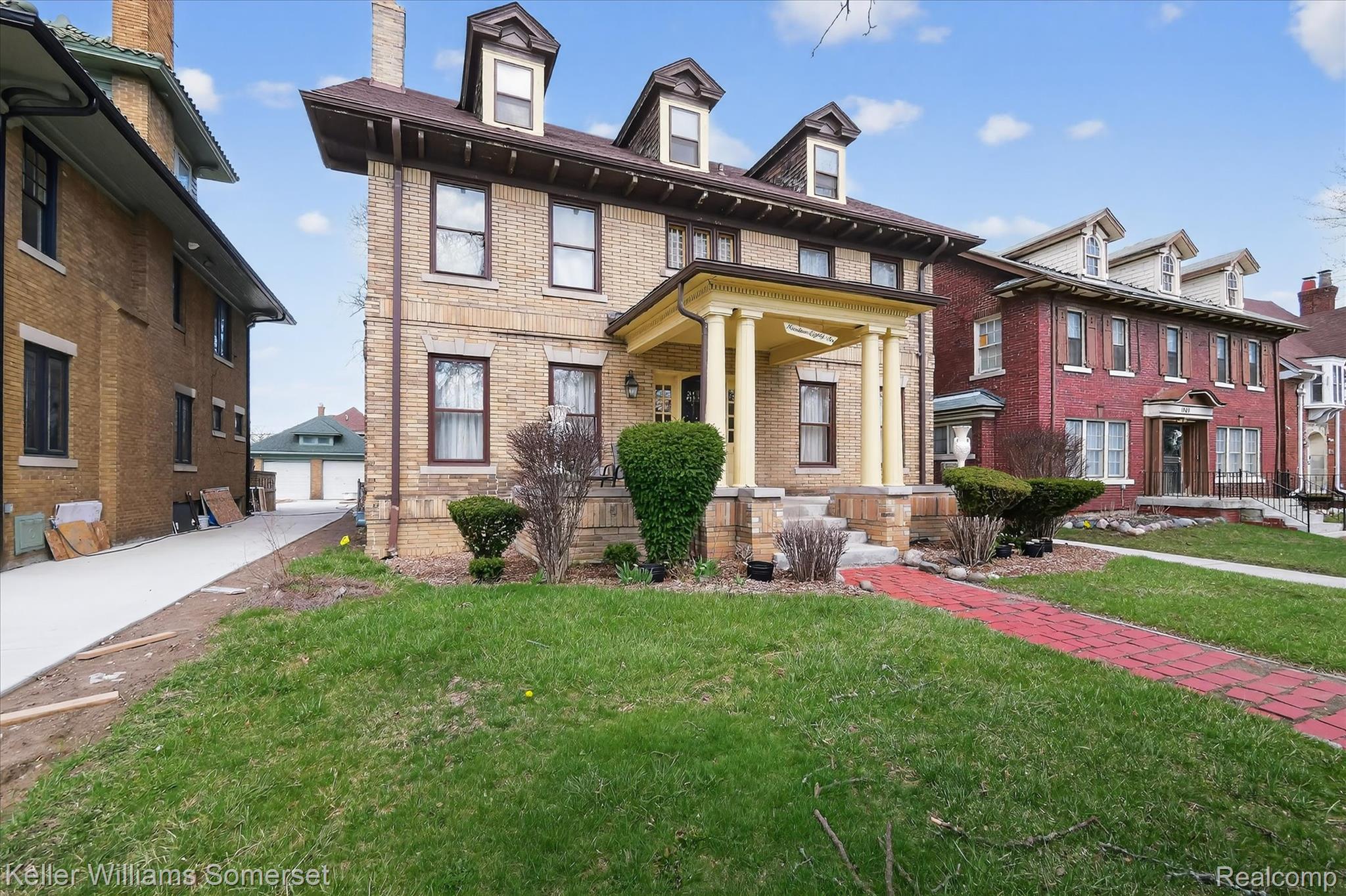 1986 W Boston Boulevard