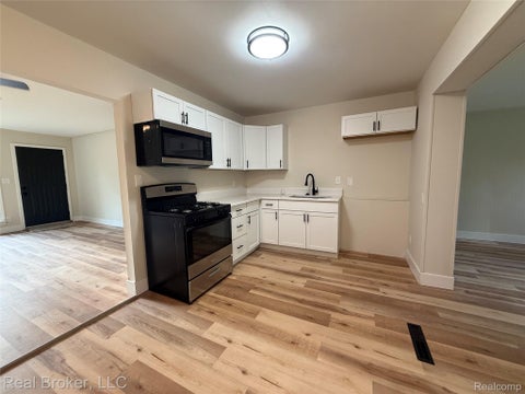 Tiny photo for 21920 Fern Street, Oak Park City, MI 48237 (MLS # 20261070059)
