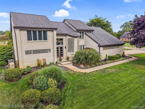 Photo of 10137 Devonshire Drive, Green Oak Township, MI 48178 (MLS # 20261066384)