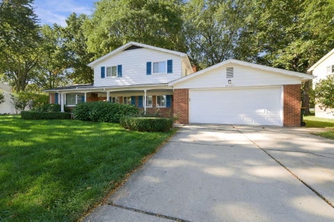Photo of 30073 Wicklow Road, Farmington Hills City, MI 48334 (MLS # 81026053549)