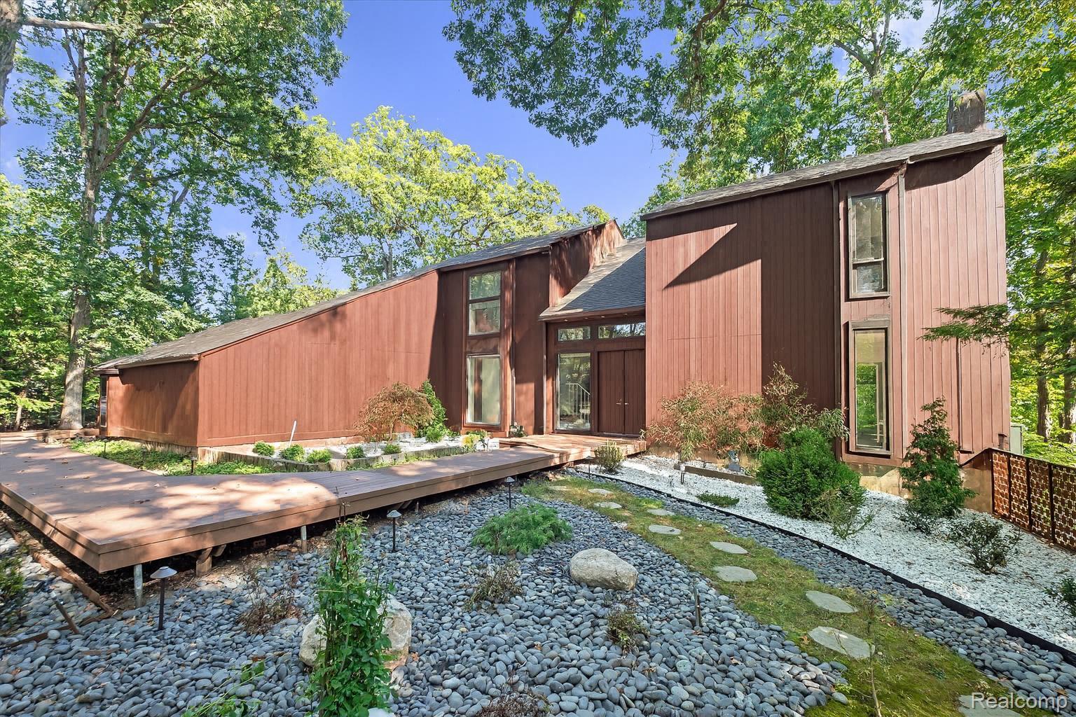 7371 Lindenmere Drive