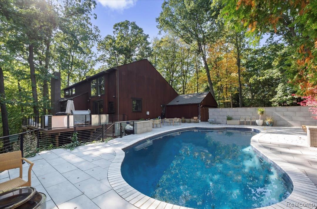 7371 Lindenmere Drive