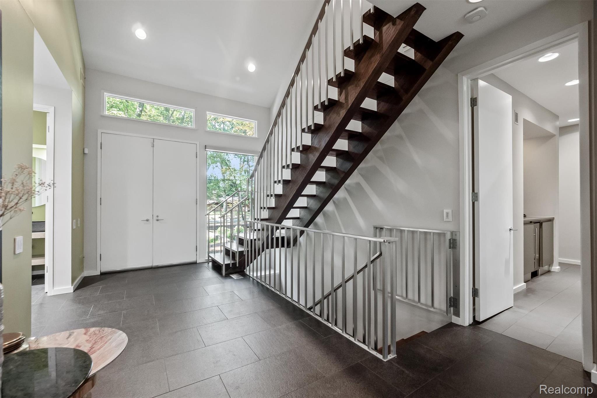 7371 Lindenmere Drive