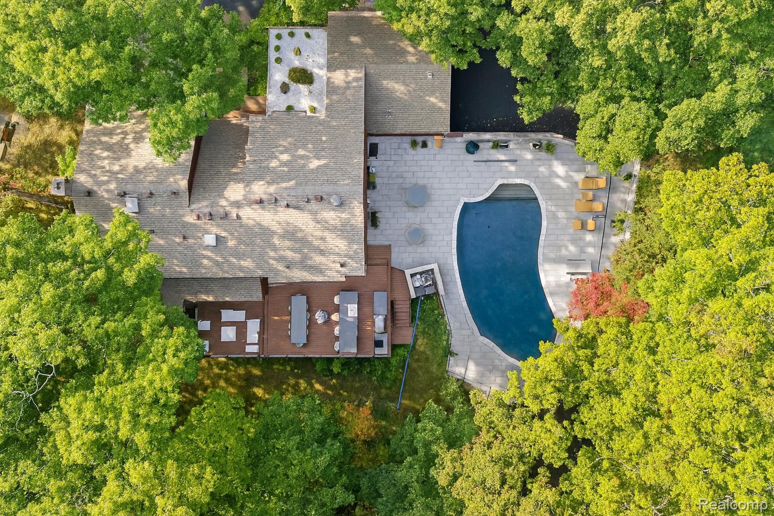 7371 Lindenmere Drive