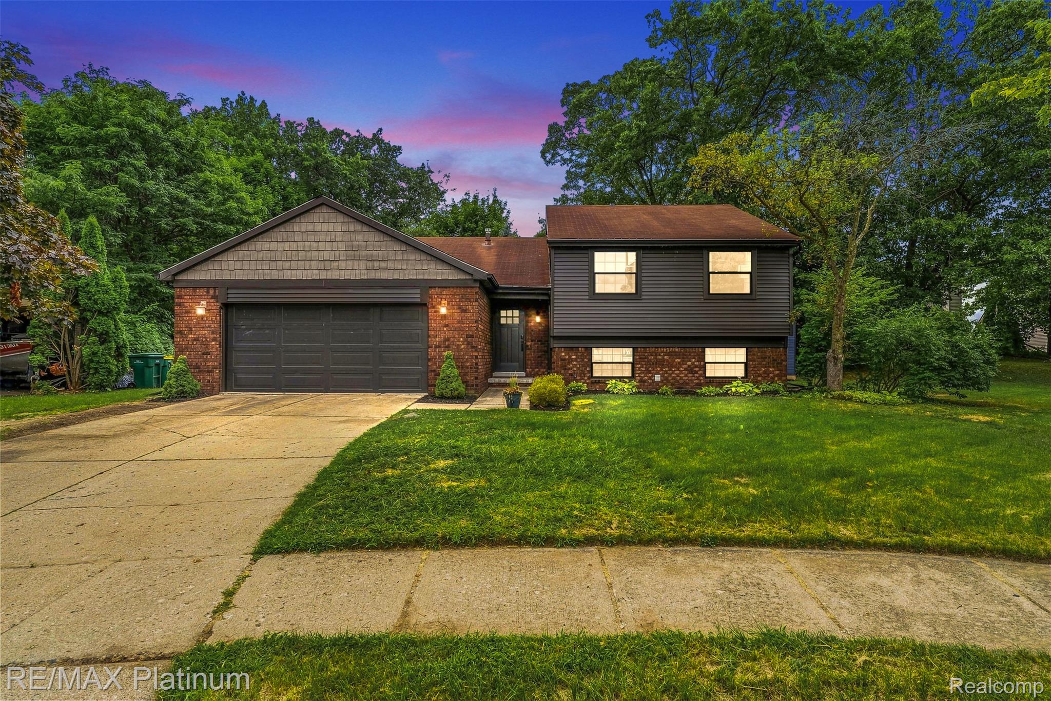 815 Oak Ridge Court