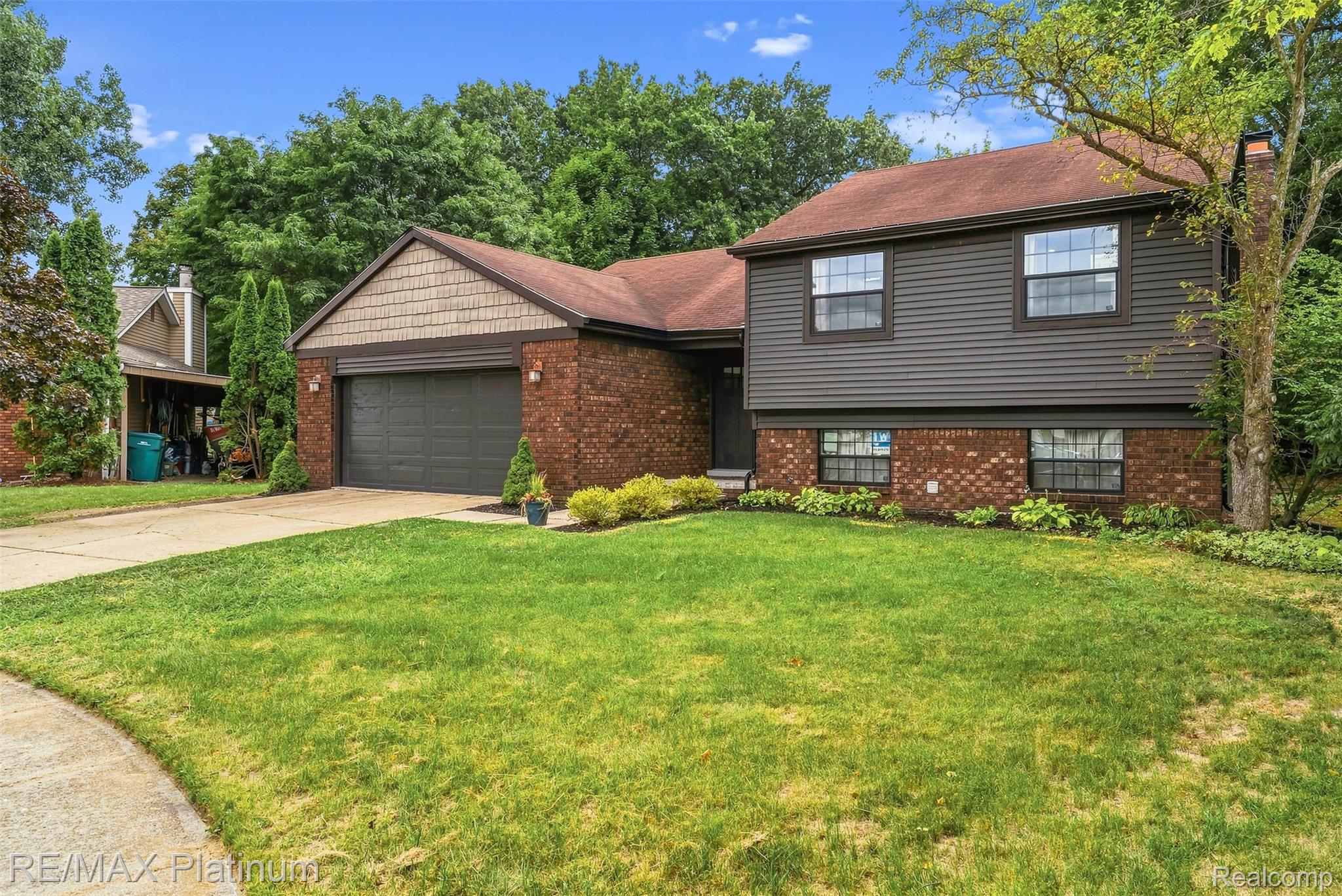 815 Oak Ridge Court