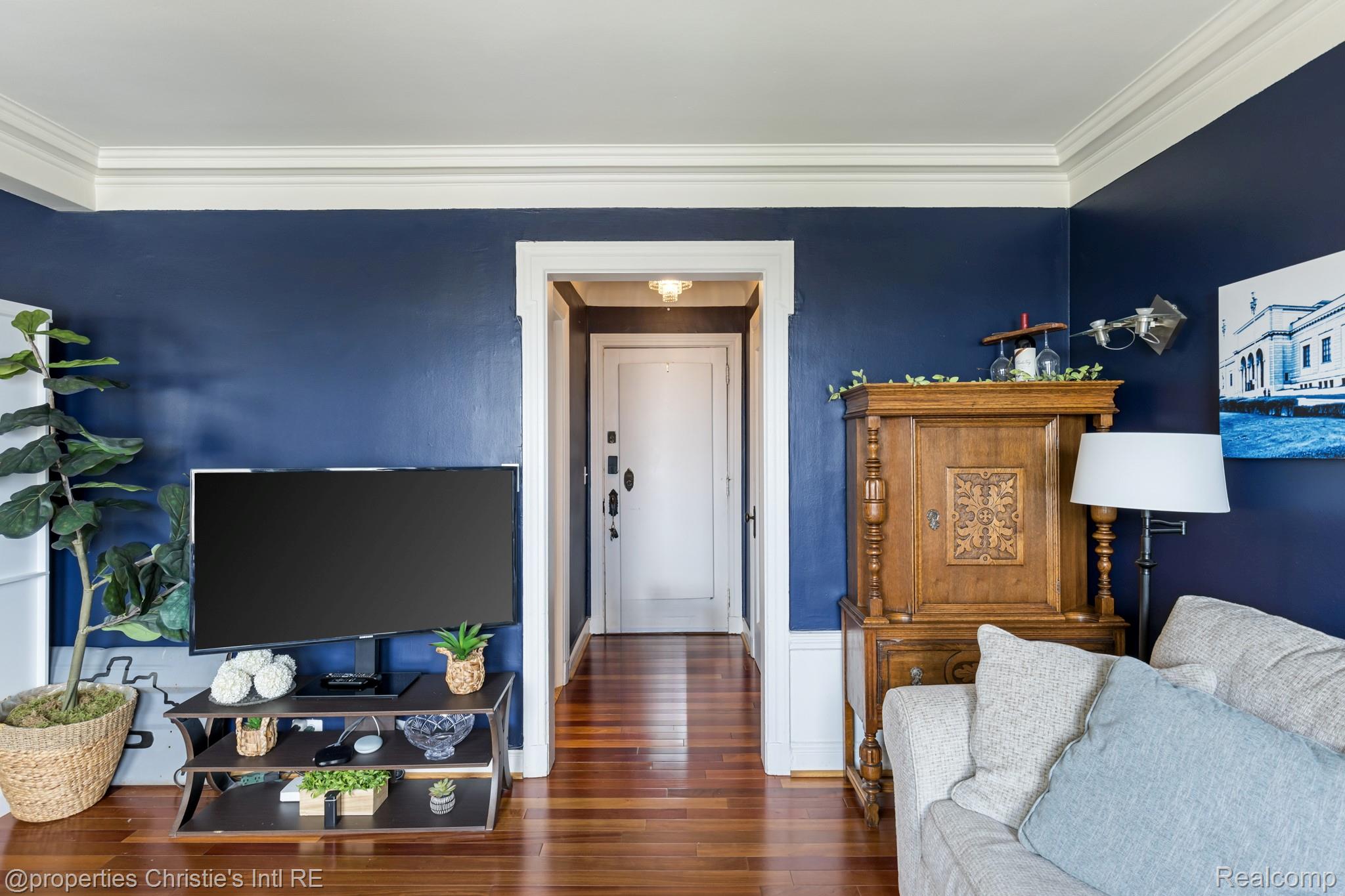 15 E Kirby Street 826