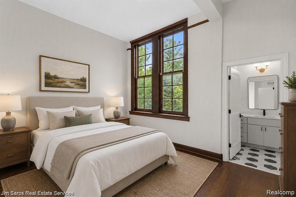 389 Saint Clair #305