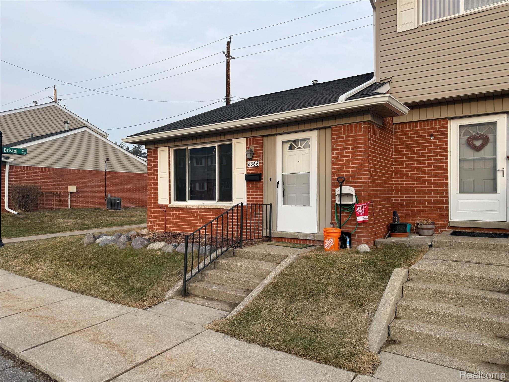 8066 Coventry Street